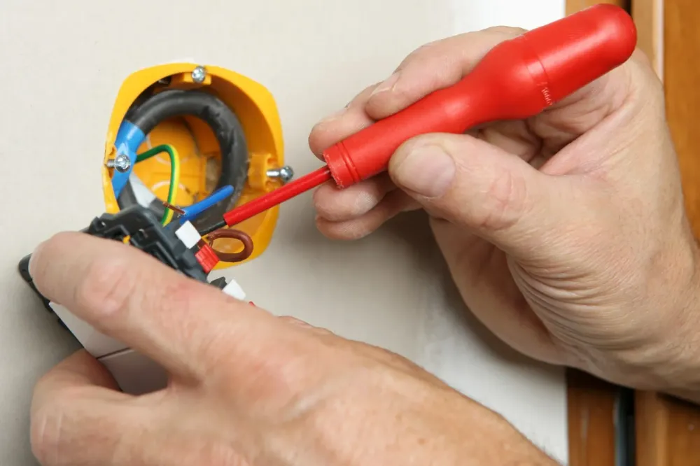 Électricien professionnel à Boeil-Bezing